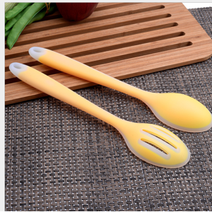硅膠制品為什么會(huì)發(fā)黃，硅膠制品發(fā)黃原因【行業(yè)百科】