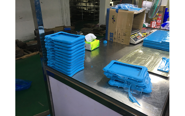 廣東硅膠制品廠(chǎng) 醫(yī)用硅膠管 談?wù)劰枘z制品防火